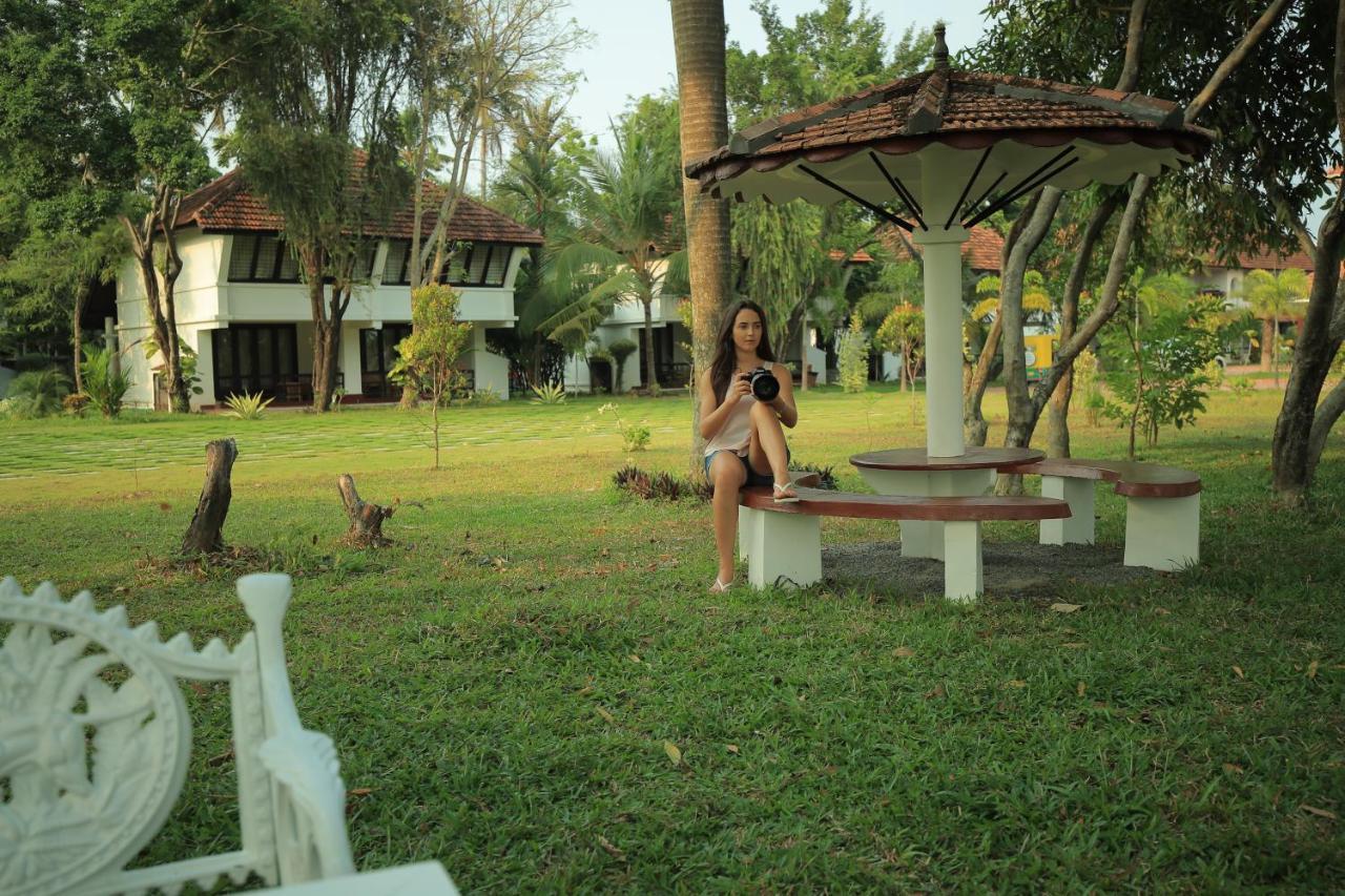 Nihara Resort And Spa Cochin Kochi Esterno foto