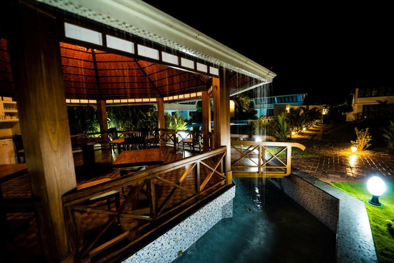 Nihara Resort And Spa Cochin Kochi Esterno foto