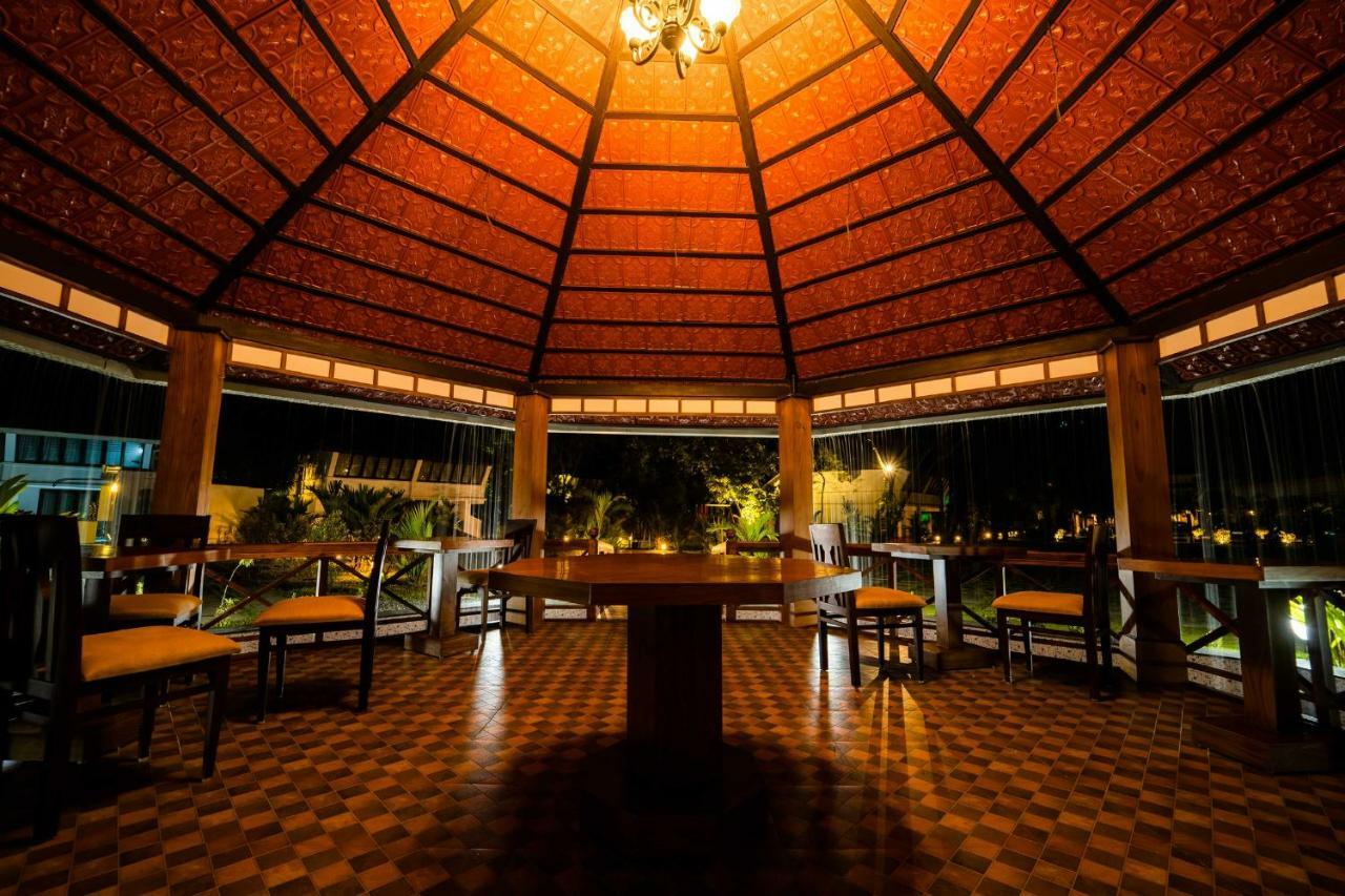 Nihara Resort And Spa Cochin Kochi Esterno foto