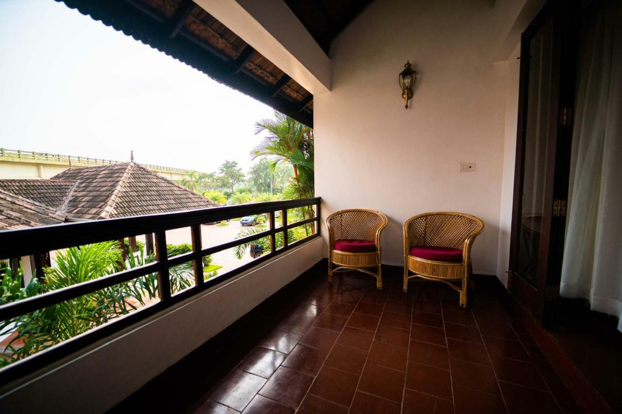 Nihara Resort And Spa Cochin Kochi Esterno foto