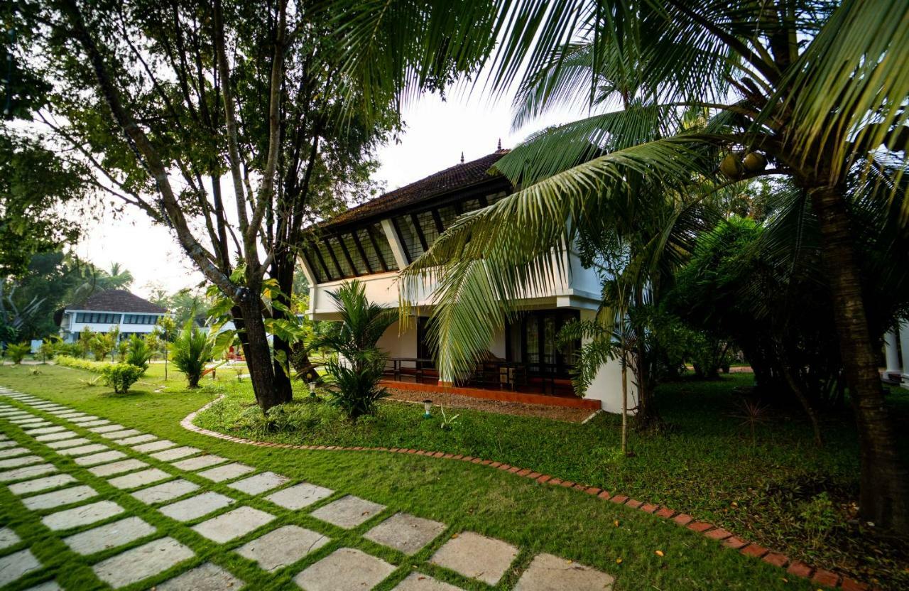 Nihara Resort And Spa Cochin Kochi Esterno foto