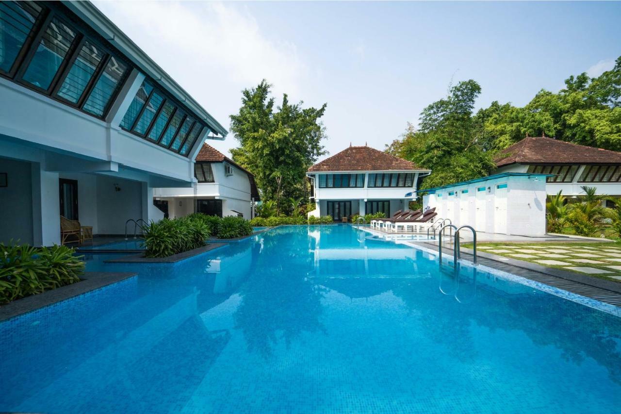 Nihara Resort And Spa Cochin Kochi Esterno foto