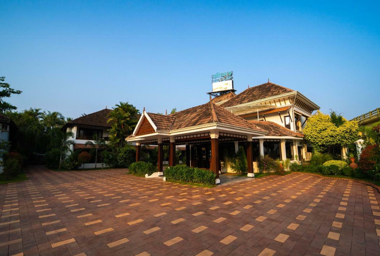 Nihara Resort And Spa Cochin Kochi Esterno foto