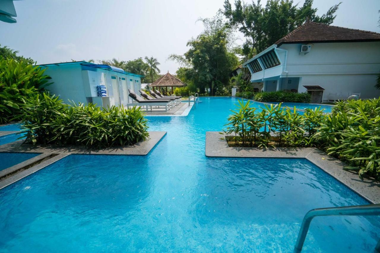 Nihara Resort And Spa Cochin Kochi Esterno foto