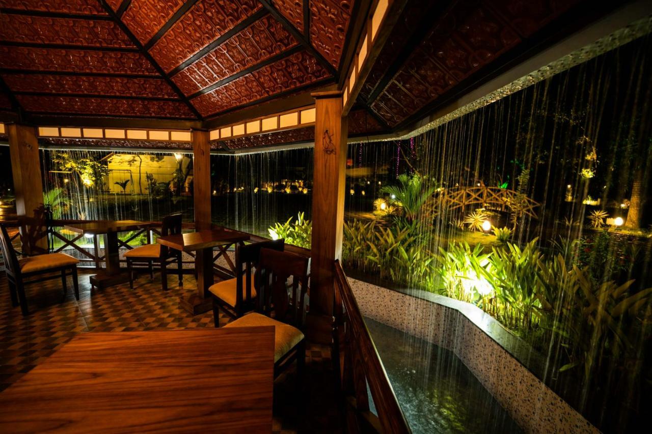 Nihara Resort And Spa Cochin Kochi Esterno foto